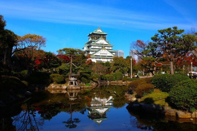 紅葉時期の大阪城