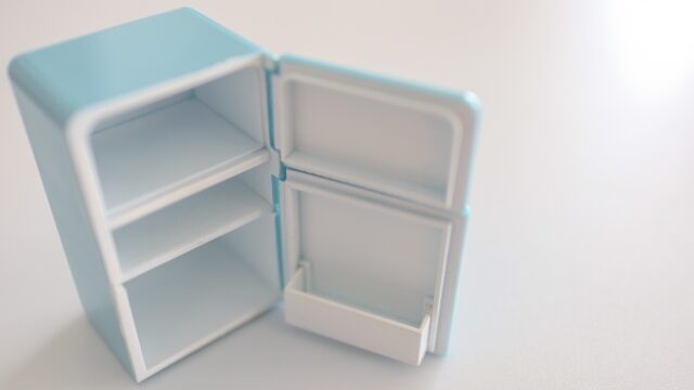 冷蔵庫の模型の画像